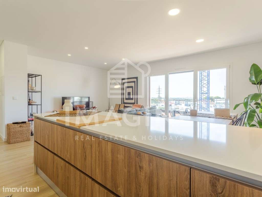 Apartamento T2 com Varanda Aterraçada na Quinta da Amizade-16