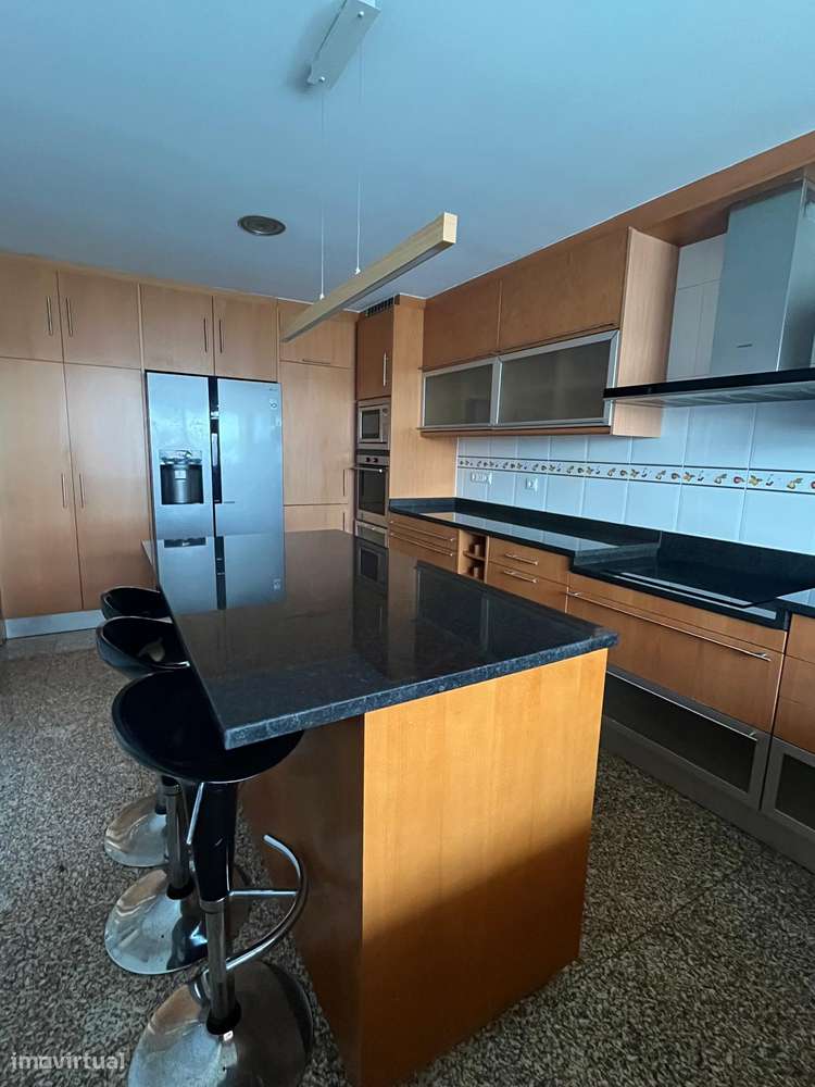 Geminada com piscina, garagem e terraço em Canidelo-22