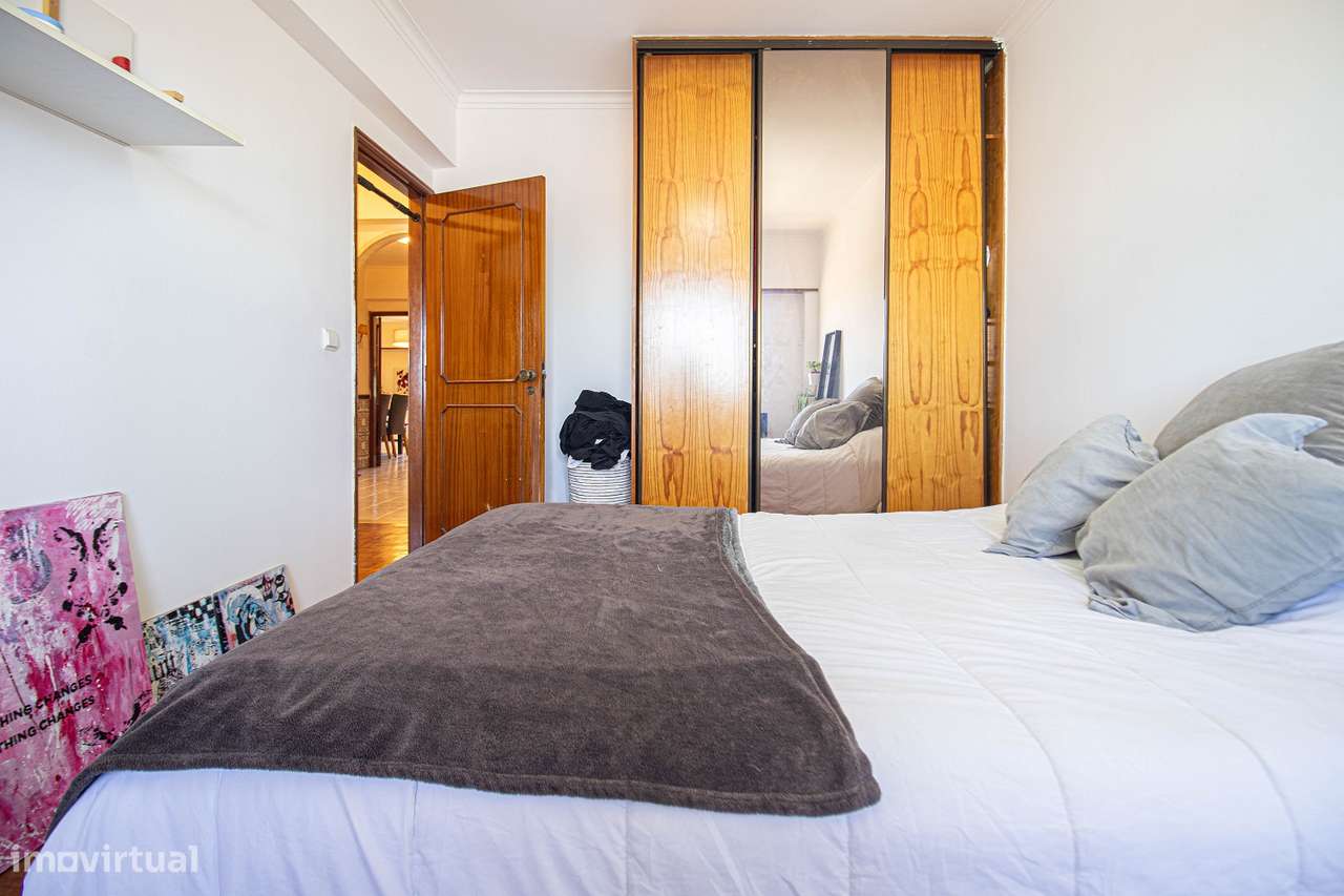 Apartamento T3 com garagem em Carnaxide-15