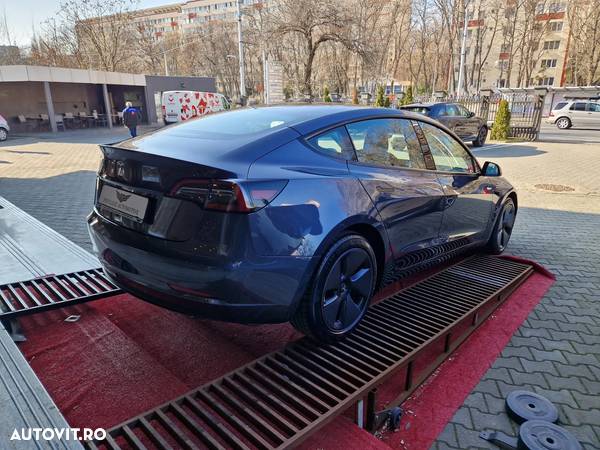 Tesla Model 3 - 6