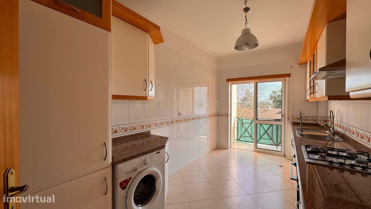 Excelente T4 no Montijo com Garagem e Arrecadação.-12