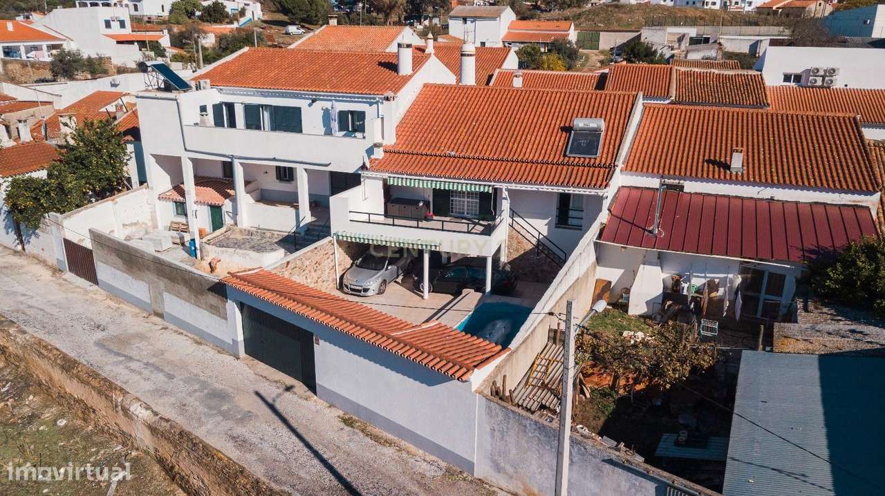 Moradia T3 em Mourão com piscina e vista para o Castelo-25