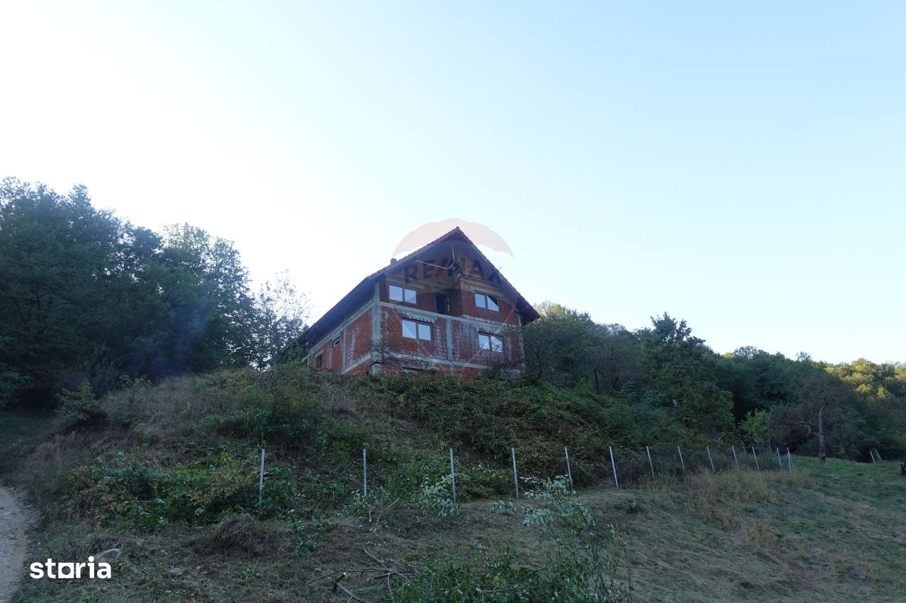 Casă / Vilă cu 6 camere de vânzare-0