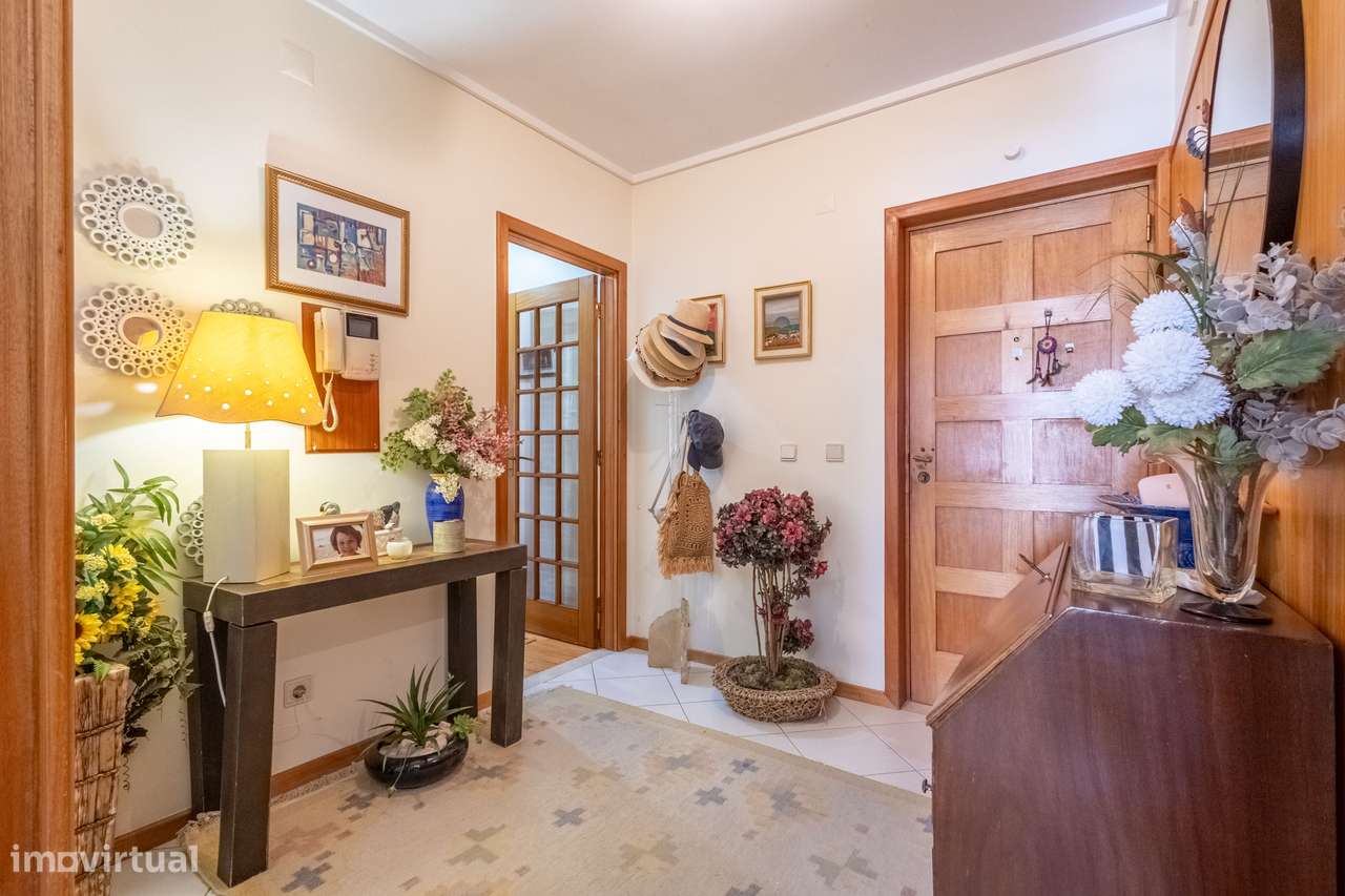 Apartamento T3, prédio com elevador e garagem!-6