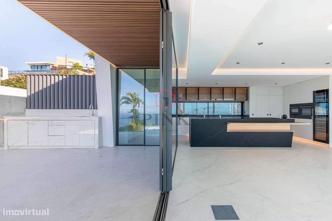 Moradia de Luxo com Piscina - T4 no Funchal-23