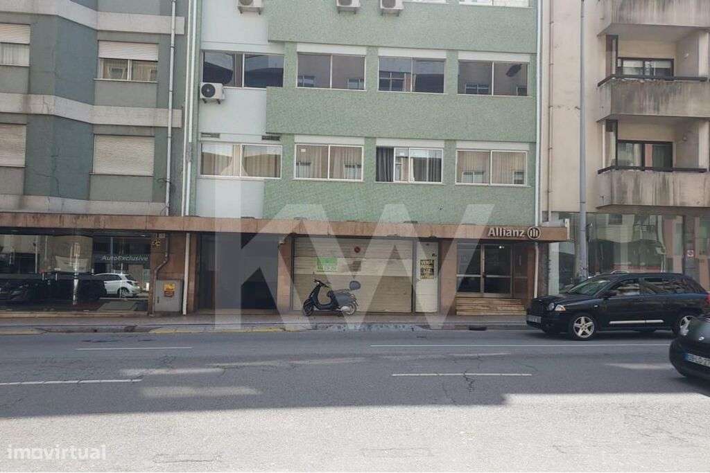 Loja Ampla com 487 m2 Renovada – Junto ao Túnel da Rua Faria Guimarães - Grande imagem: 4/14