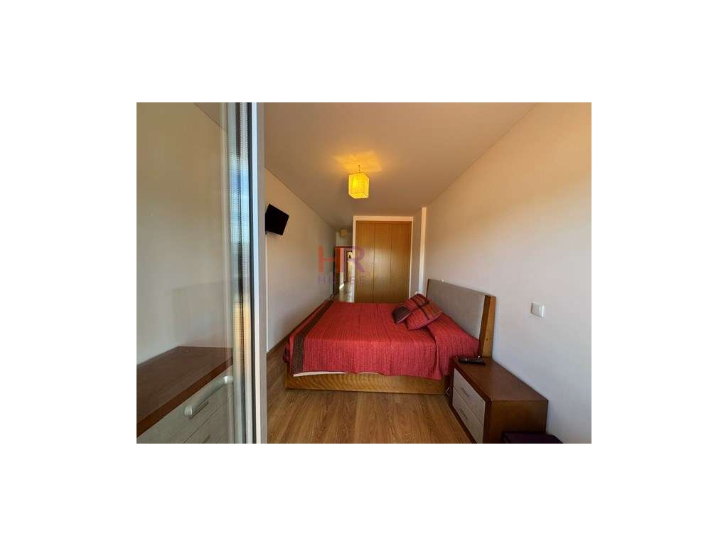Quinta da Portela Vende-se T2 com garagem dupla.-26