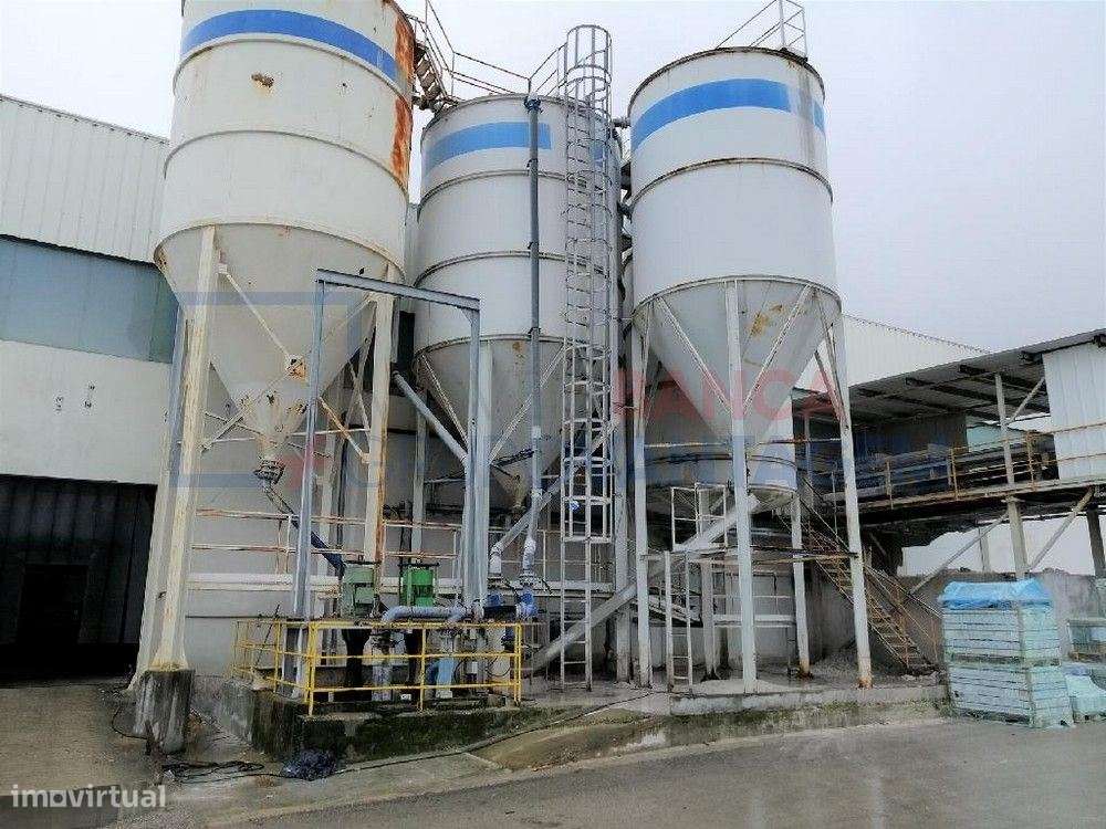 Armazem na ZI Oiã para investimento - Grande imagem: 5/6