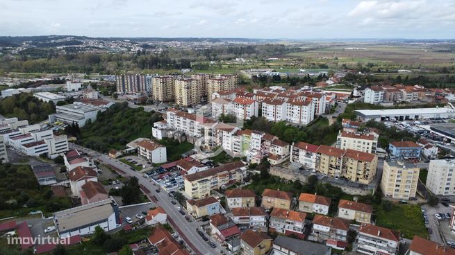 Apartamento T3 com terraço e arrumos em Eiras.-16