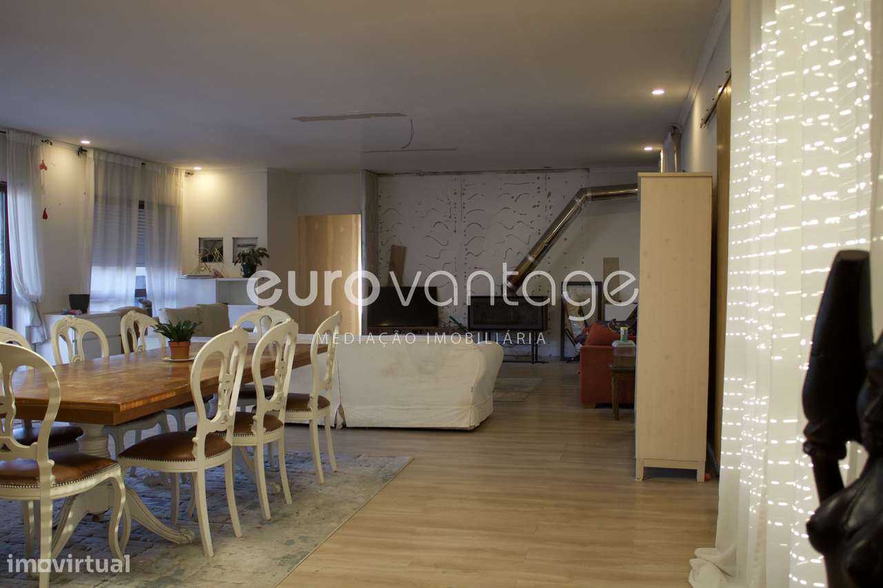 Propriedade Única – T6 + T2 com Piscina e Potencial Ilimitado - Grande imagem: 3/49