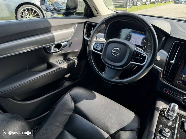 Volvo V90 2.0 T8 Momentum AWD Geartronic - 25