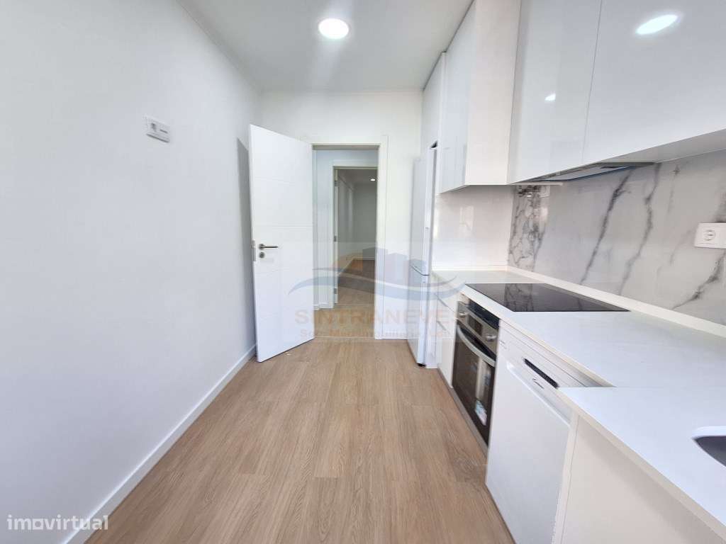 T2 com jardim, em remodelação total - Grande imagem: 5/14