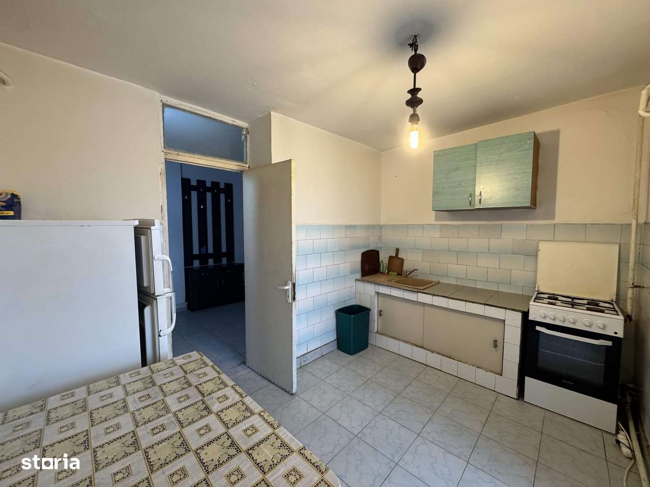 3 cam, 74 mp. decomandat, fara imbunatatiri, et.4, acoperis, Cuza Voda-3