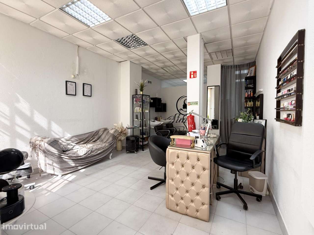 Loja no Monte da Caparica, a 1km do Metro do Pragal - Grande imagem: 3/13