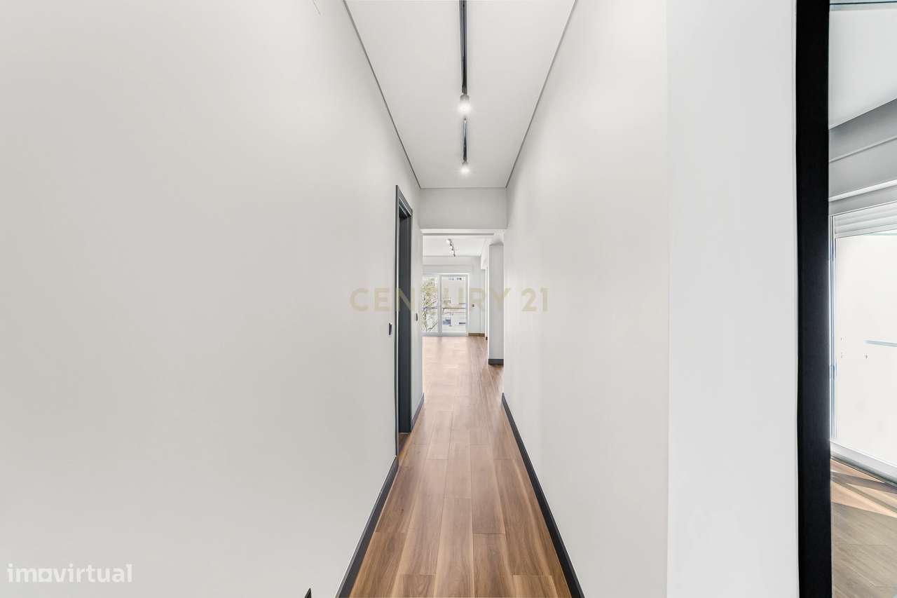 Espaçoso Apartamento T3 Totalmente Renovado em prédio com elevador no-14