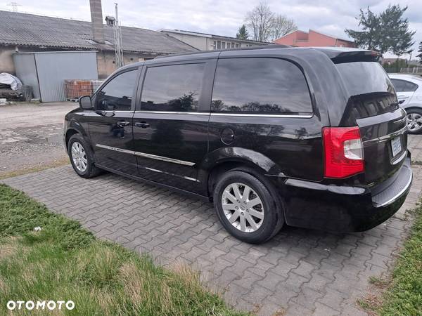 Chrysler Town & Country 3.6 Limited - 12