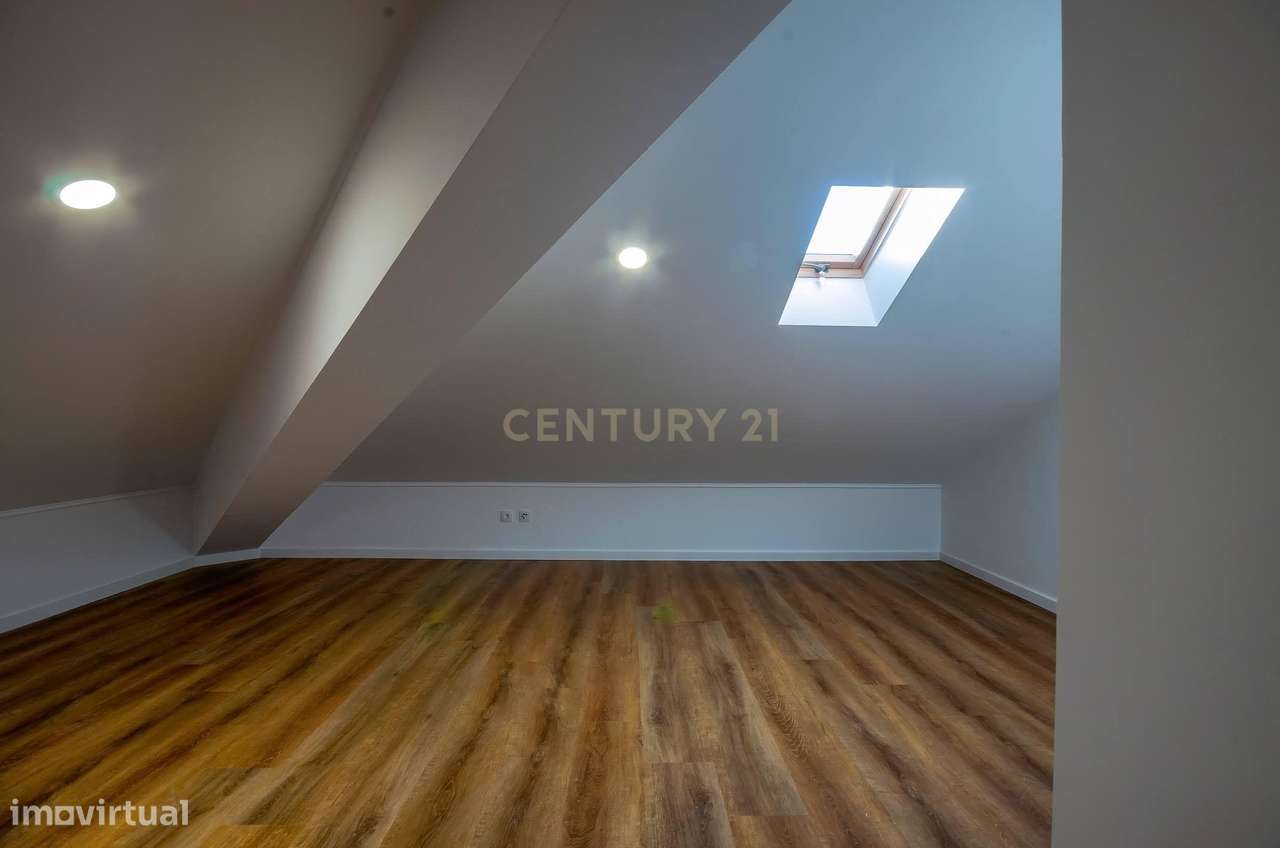 Apartamento T3 com parqueamento frente ao Parque D. Carlos I-13