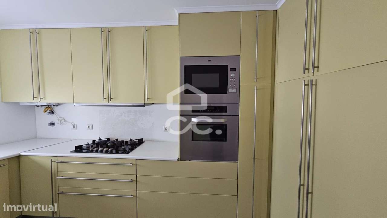 Andar de moradia V3 com terraço, localizada perto da biblioteca-8