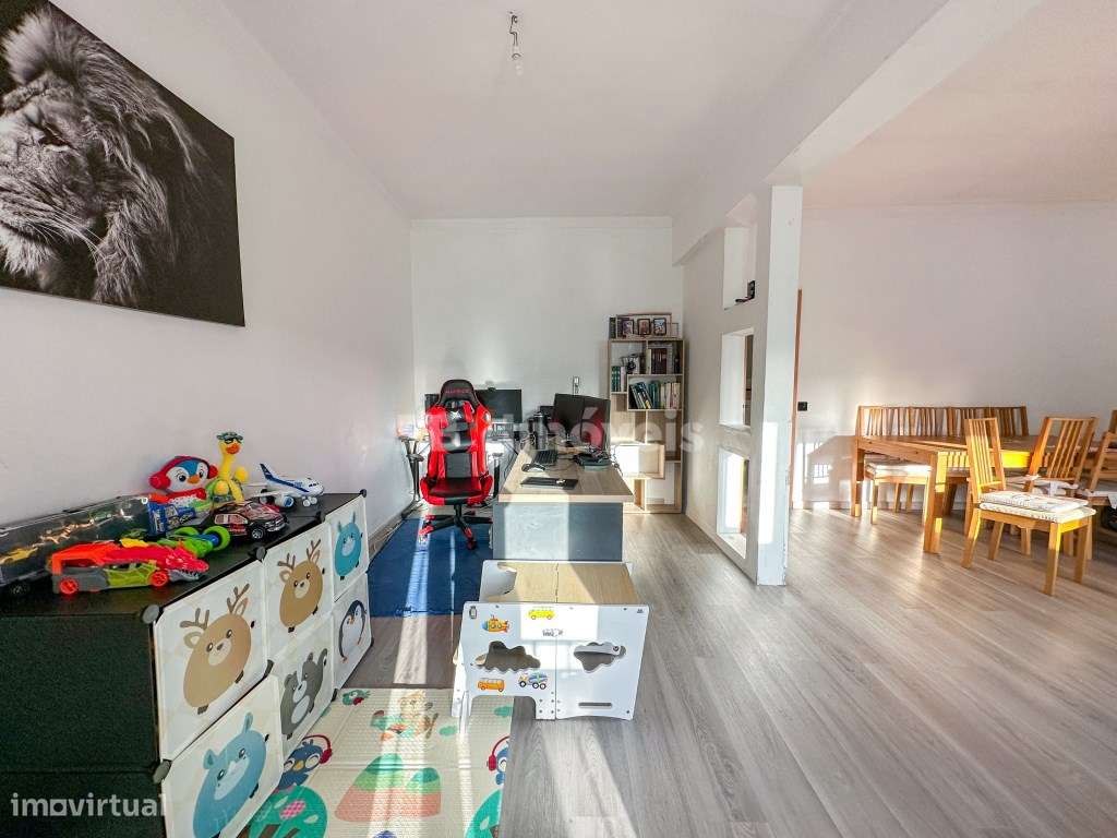 Apartamento T3 semi remodelado com Varanda e Sótão no Rossio - Grande imagem: 5/40