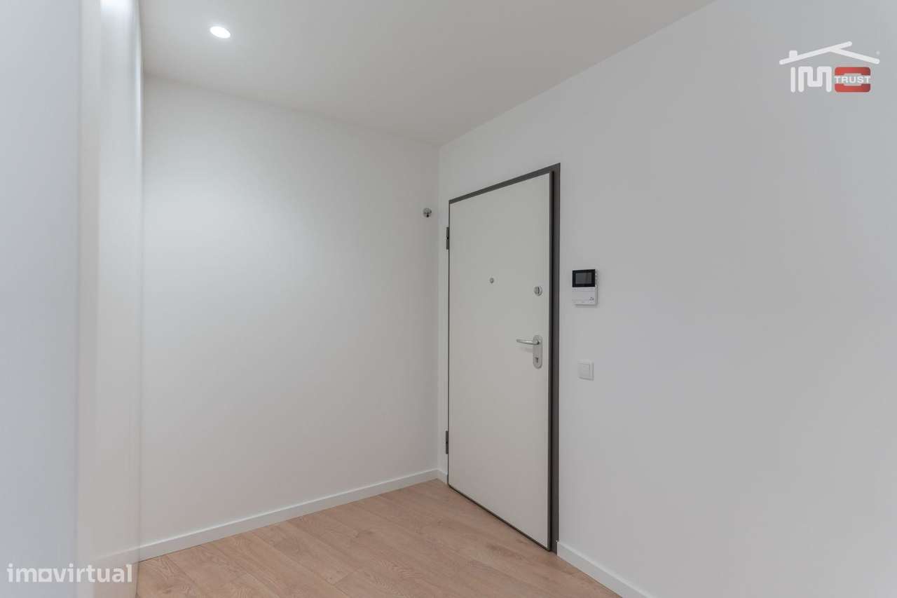 APARTAMENTO T3 NOVO COM ELEVADOR PARQUEAMENTO PISCINA NO TERRASSO E... - Grande imagem: 4/35