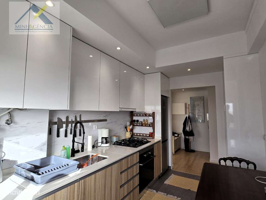 Apartamento T2 remodelado em Setúbal-14