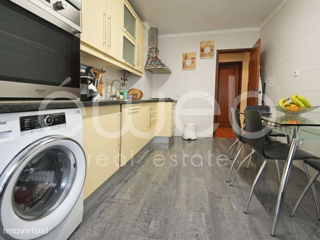 Apartamento T3 com varanda, Luísa Todi-12