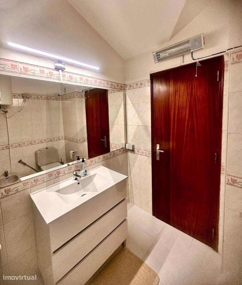 T4 no Último Piso com Terraço de 100m2 e Vista Panorâmica Deslumbrante-15