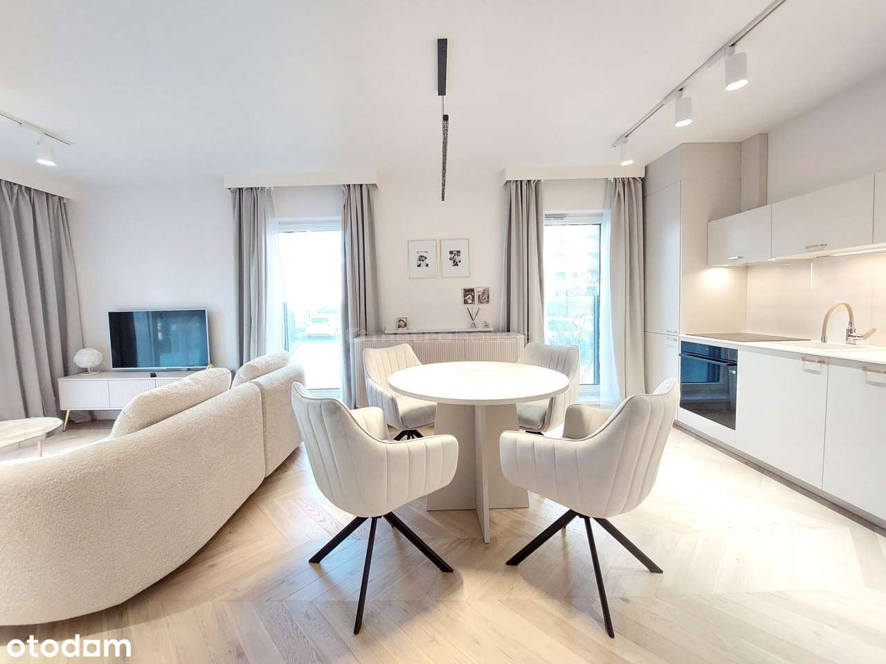 LUKSUSOWY APARTAMENT, 2 MJC POSTOJOWE, KOMÓRKA