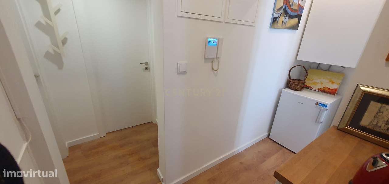 Prédio no Bairro Alto Remodelado com 3 Apartamentos e Loja, um Sonho p-50