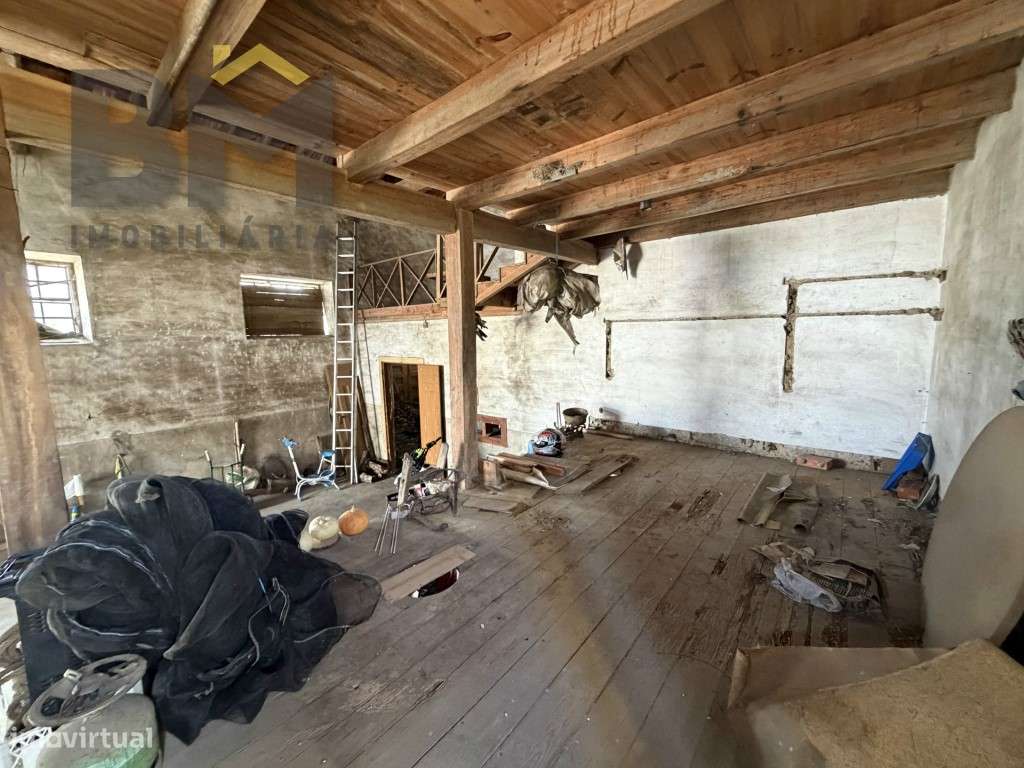 Edifício antigo no centro da aldeia de Proença-a-Velha-8