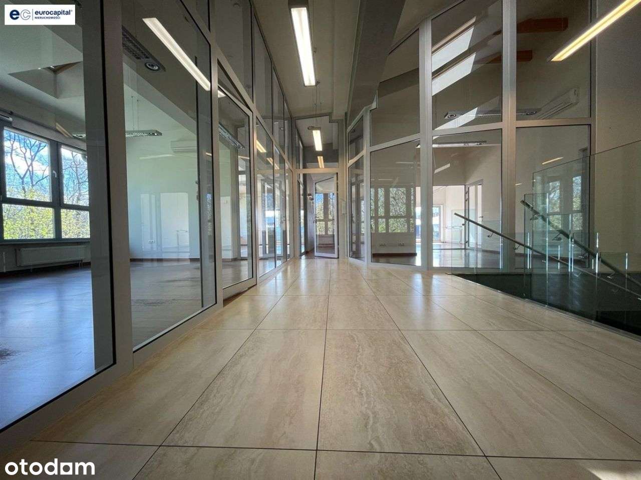 Budynek biurowo-usługowy z windą i parkingiem-12