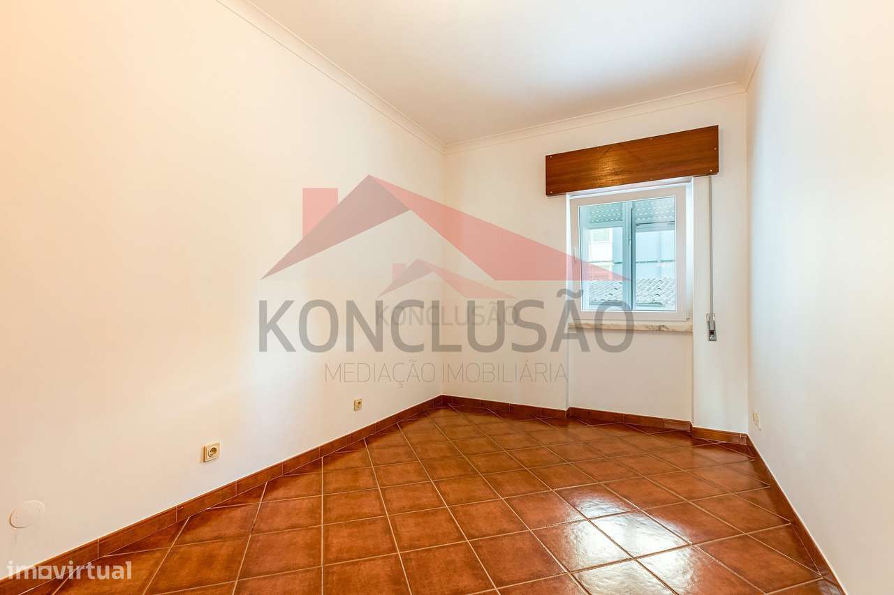 Apartamento T2 com logradouro, garagem e arrecadação – Póvoa de San...-12
