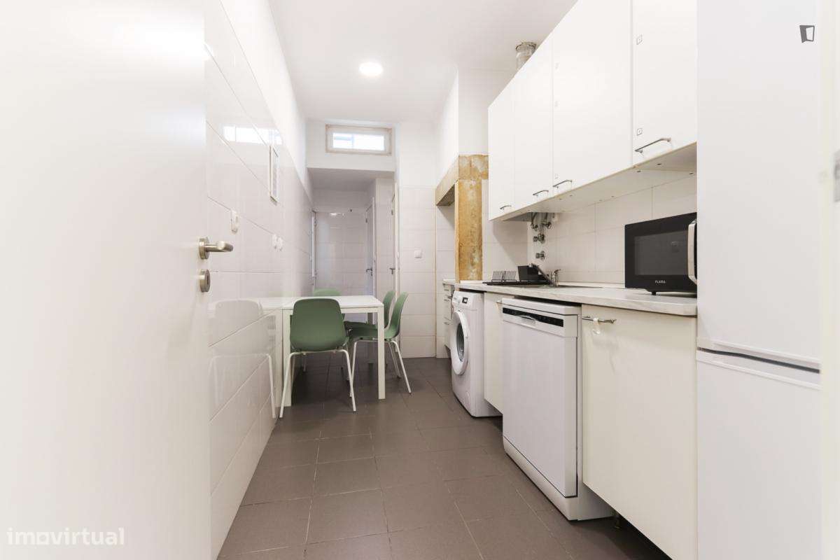 Quarto - localizado em Penha Lisbon - Grande imagem: 5/27