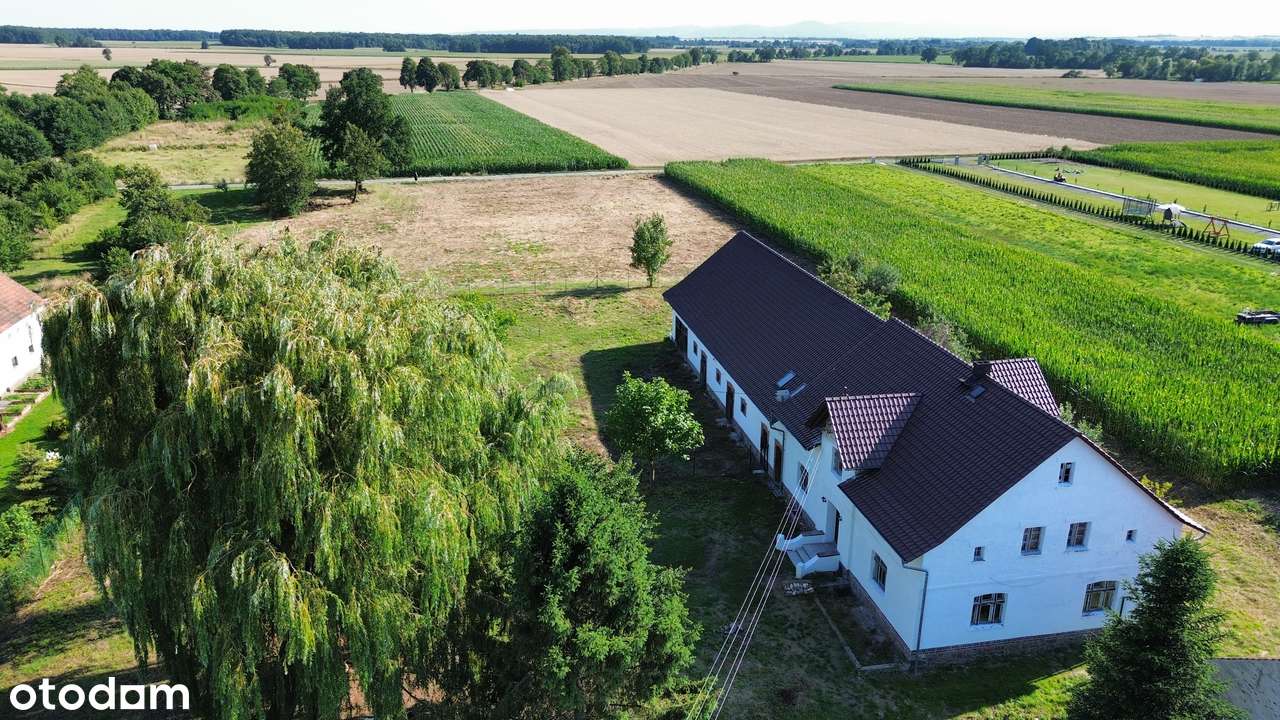 Dom wolnostojący z garażem, częścią gospodarczą i piwnicą