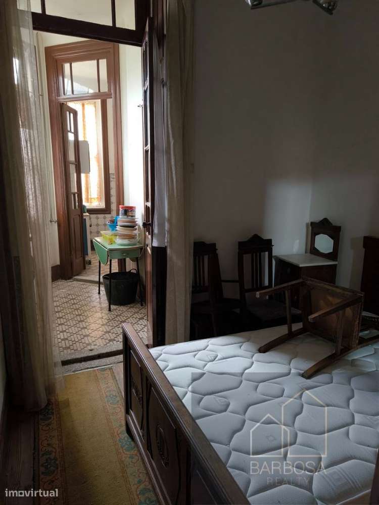 Moradia ANTAS - Av. F. Magalhaes - possivel prédio R/Ch+5! Zona ARU!-18