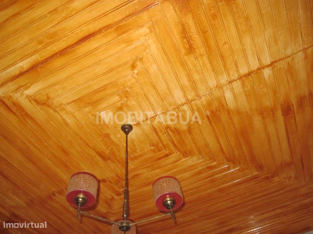 Moradia tradicional com 4 quartos com um grande jardim, pátio, área...-13