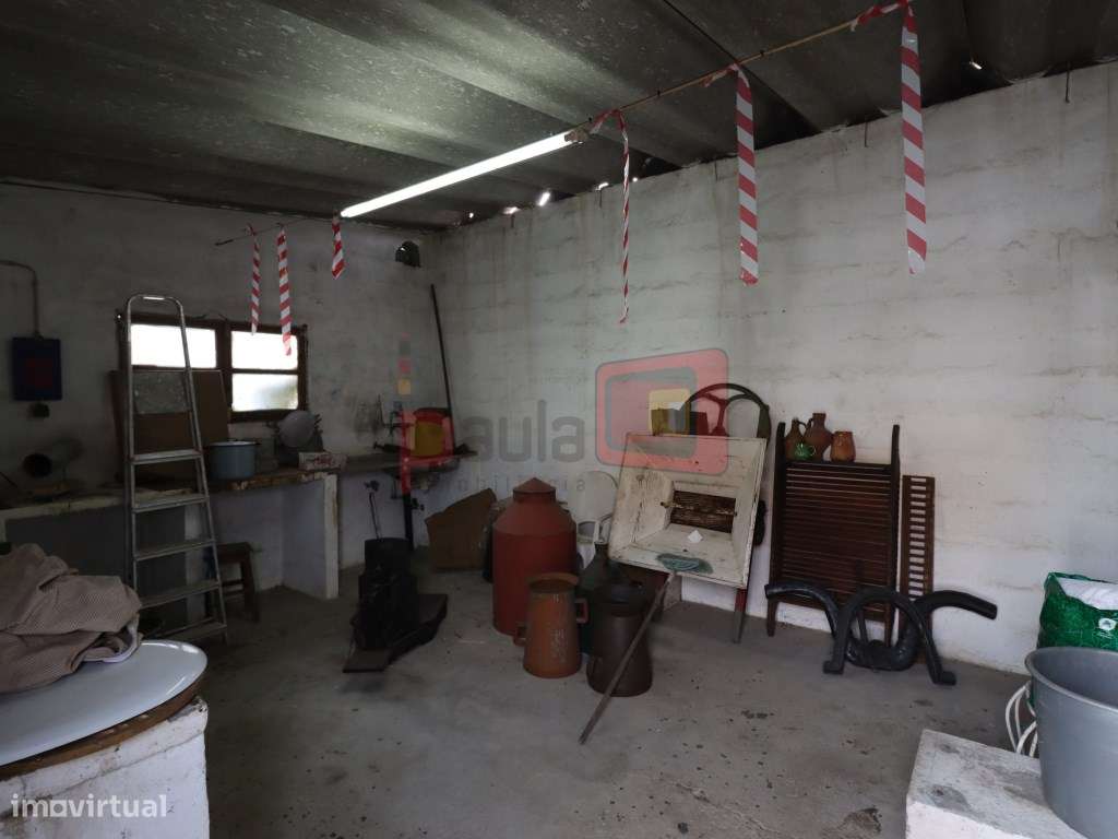 TERRENO COM CASAS - SARILHOS GRANDES-40