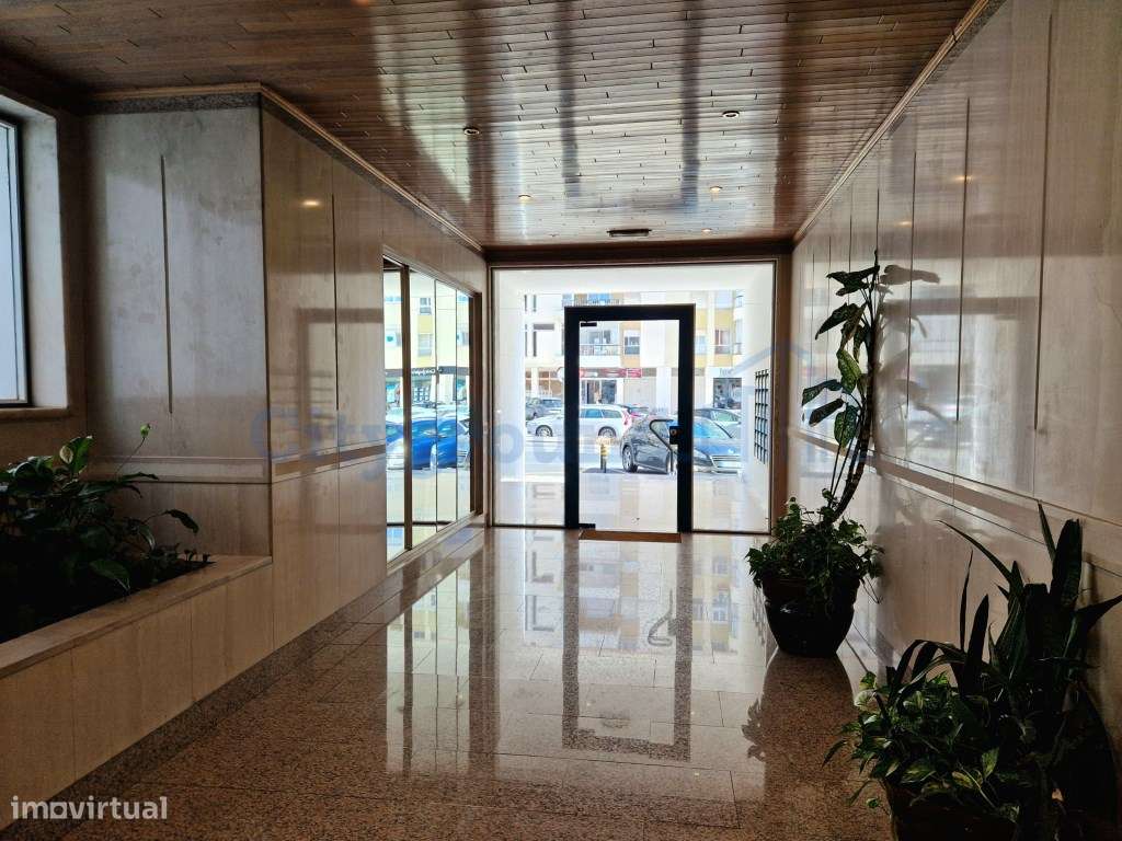 Excelente apartamento T3 com 2 suites, varandas e lugar de parqueam... - Grande imagem: 3/34