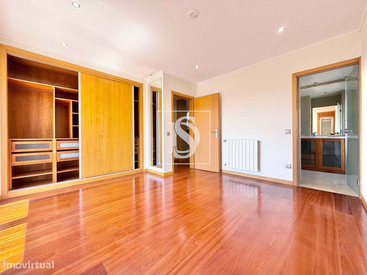 Moradia T4 de Luxo em Valongo com Jardim, Domótica e Acabamentos de Al-7