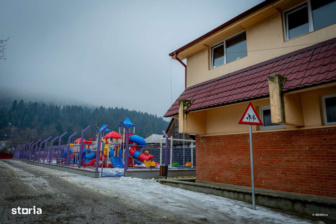 Cladire pentru clinica, pensiune sau centru social - Zemes-1