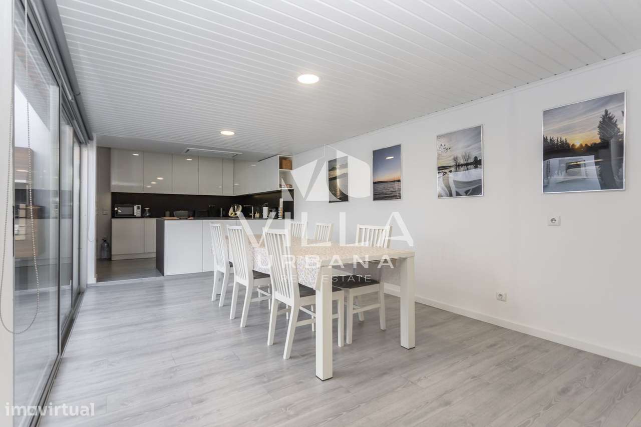Moradia T3 com Excelentes Áreas, Garagem e Espaço Exterior em Alcabi-34