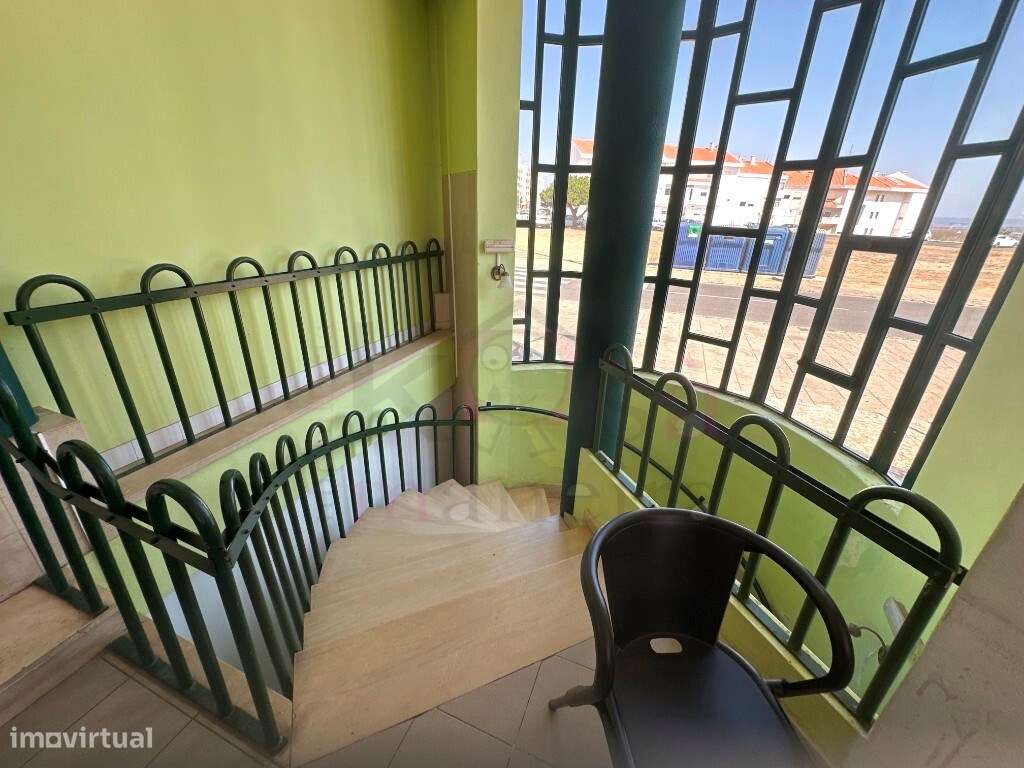 Prédio a venda com restaurante e habitação, à venda em SInes-13