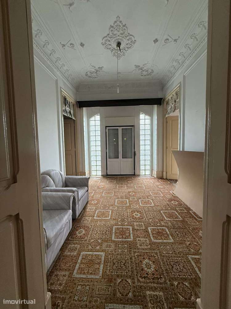 Prédio Imponente na Cidade de Tomar - P3065/24 - Grande imagem: 5/7