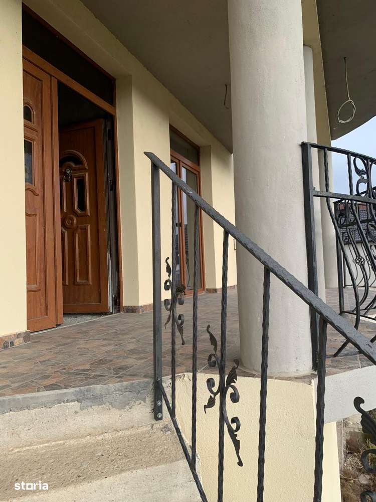 Casa de vânzare în zona suburbană, 4 camere - Imagine principală: 5/9