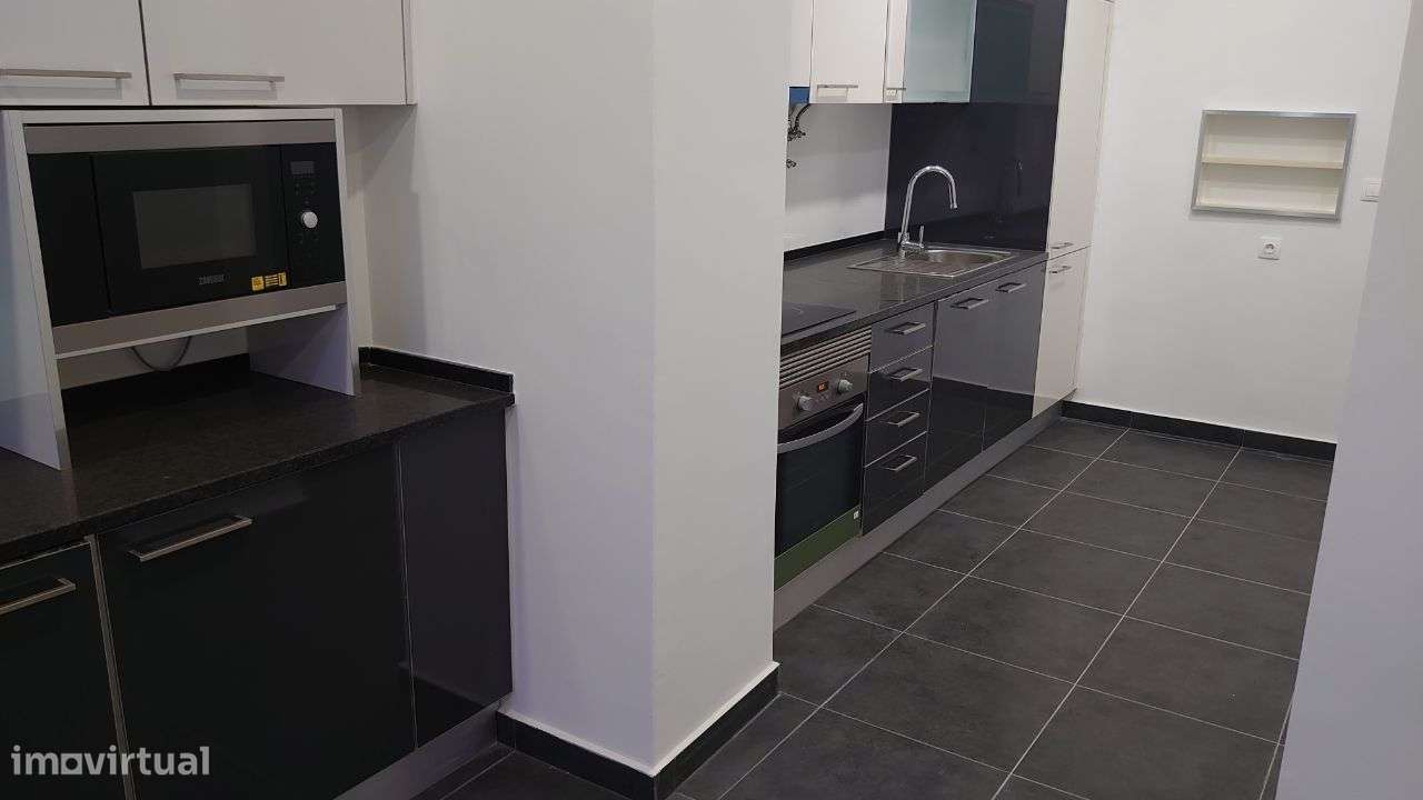 T4 remodelado R Angela Pinto junto Mercado Arroios-26