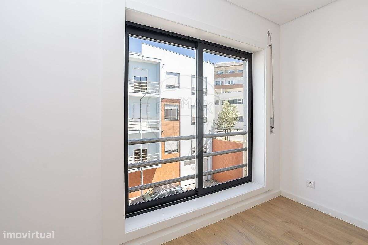 Apartamento T3 à venda em Camarate-31
