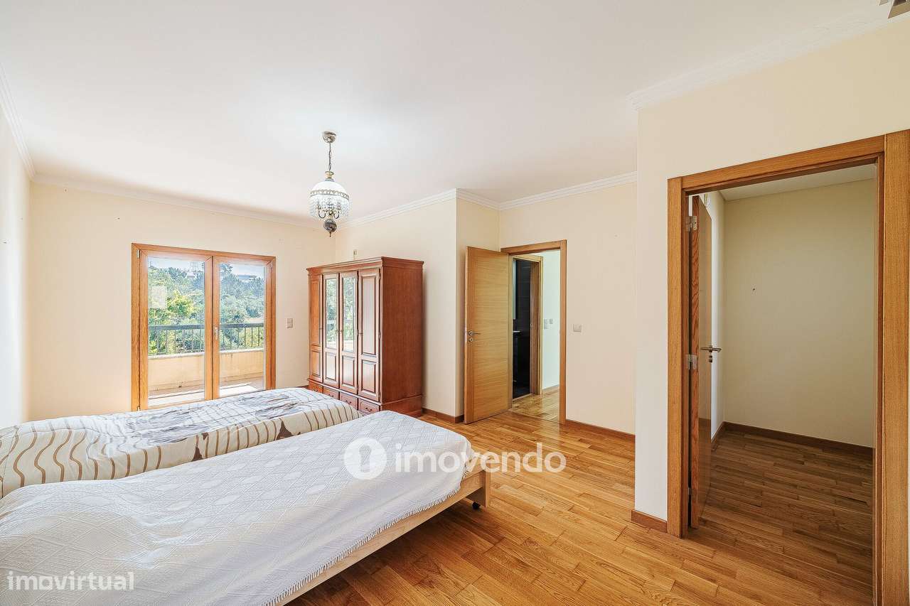 Moradia T4, com condomínio com piscina, em Almargem do Bispo-49