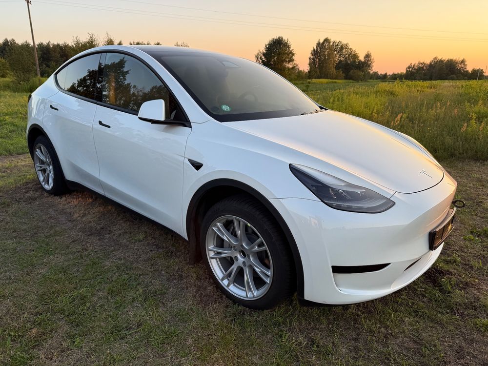 Tesla Model y 2024