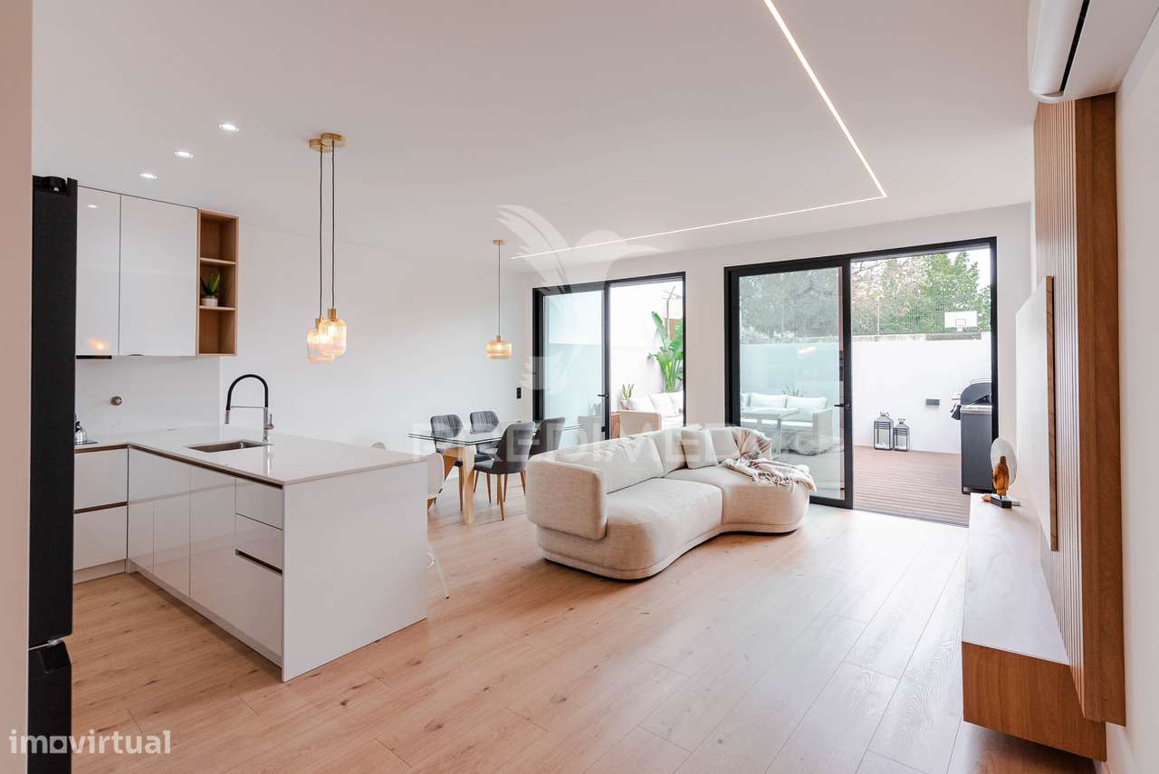 Moradia Contemporânea T3 em Olhão | Design Minimalista e Pátio Priv... - Grande imagem: 3/24