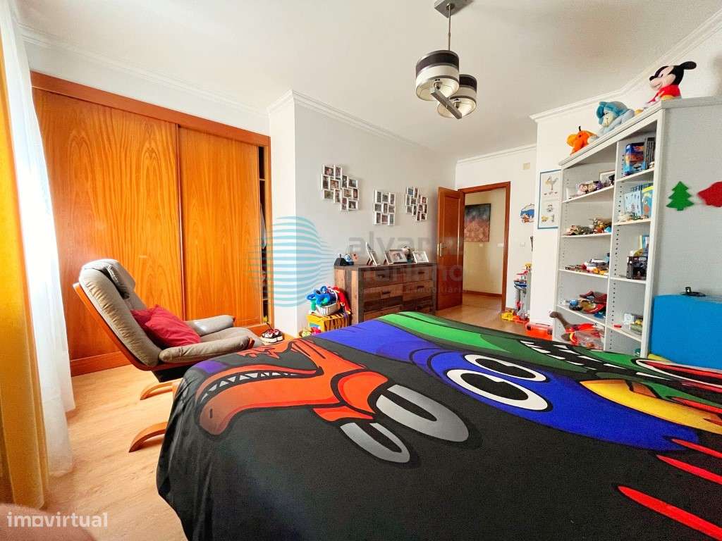 Moradia V3 situada no centro do Bombarral-14